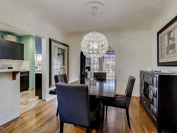 Lovely dining & kitchen