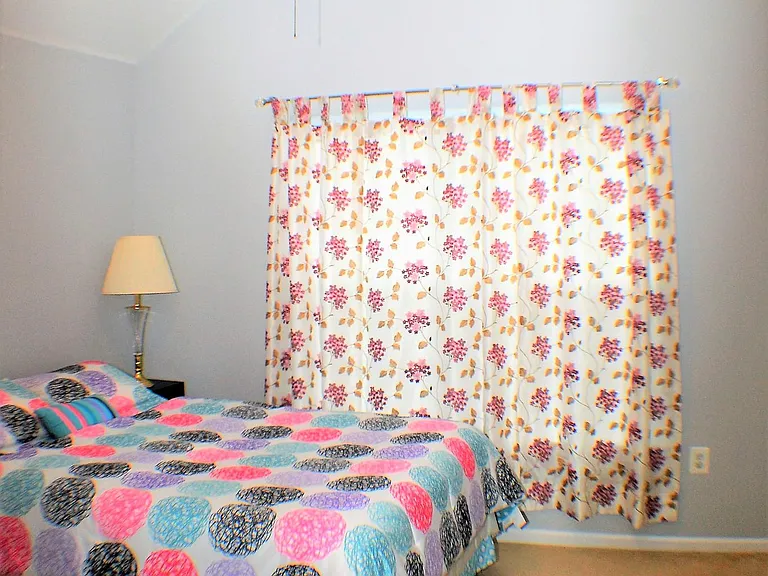 3rd bedroom with high ceiling