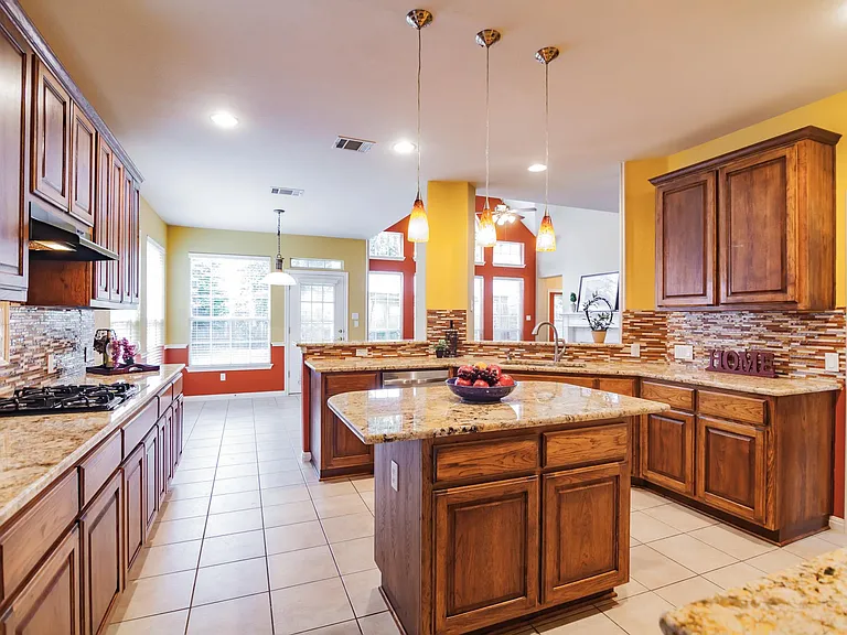2412 Arbor Dr — Photo 6