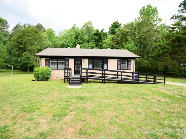 300 Martingale Dr, Gibsonville, NC 27249