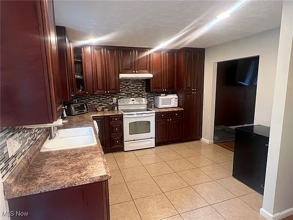 5th image of 3116 Malibu Dr SW