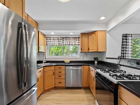 5th image of 1445 Glenmeade Dr