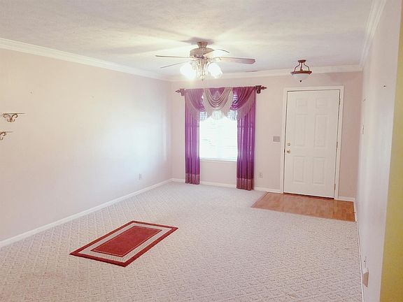 3rd image of 482 Peyton Dr