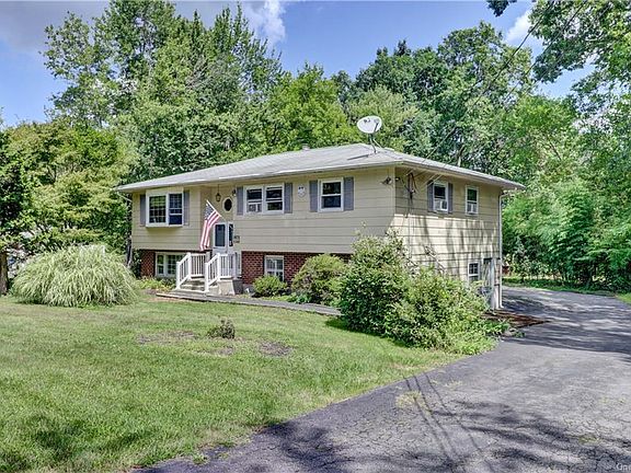 3rd image of 224 Sycamore Dr
