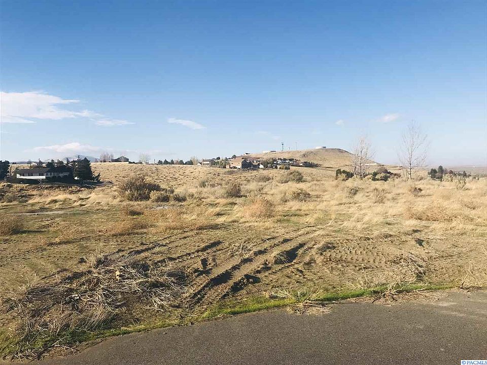 2nd image of 4776 Laurel Dr