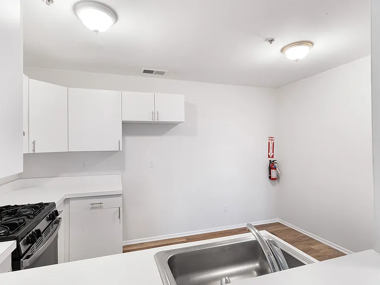 701 Tallwood Ln — Photo 5