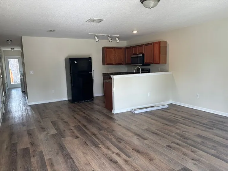 7454 Mohawk Trl — Photo 4