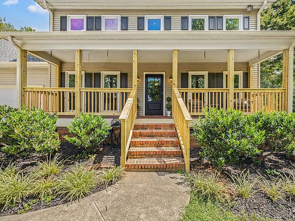 3rd image of 8 River Way Dr