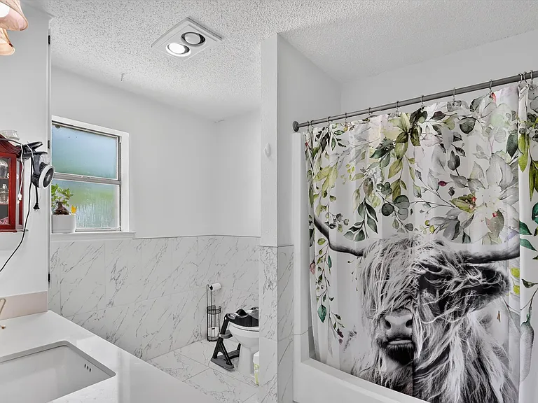 2324 Markland St — Photo 18