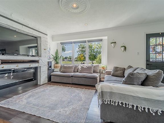 5th image of 1838 Bernard Rd