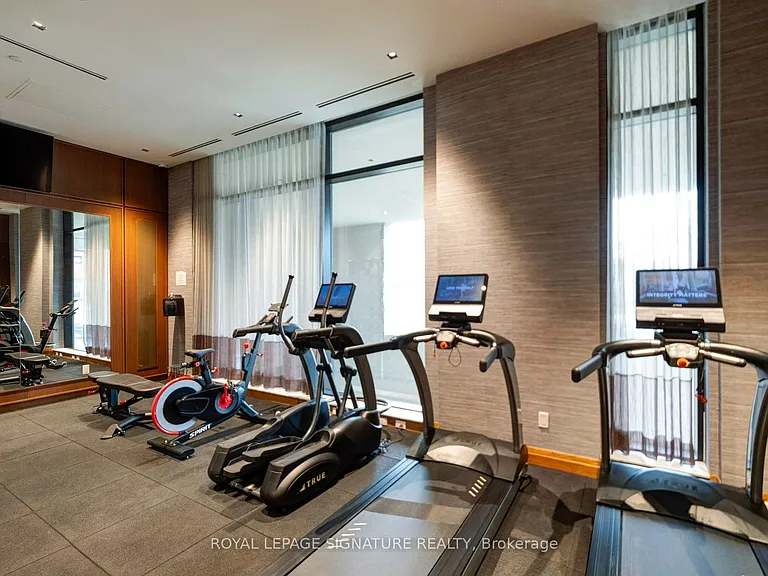285 Avenue Rd #303 — Photo 36