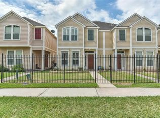 8013 Ellinger Ln, Houston, TX 77040