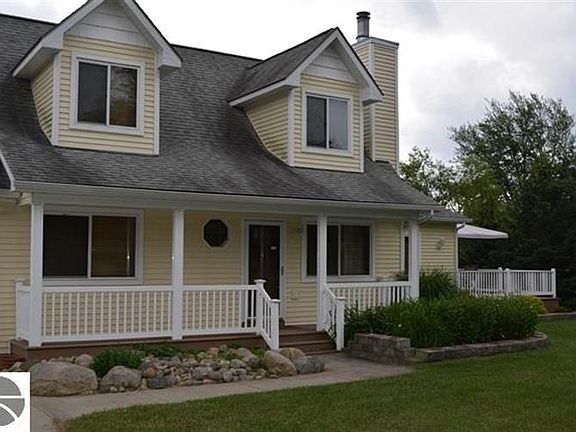 4th image of 1001 Essex Dr