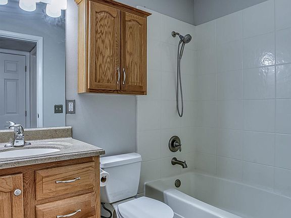 4th image of 2912 S 121st St