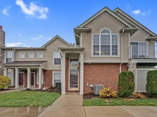 52212 Naugatuck Dr #61, Macomb, MI 48042