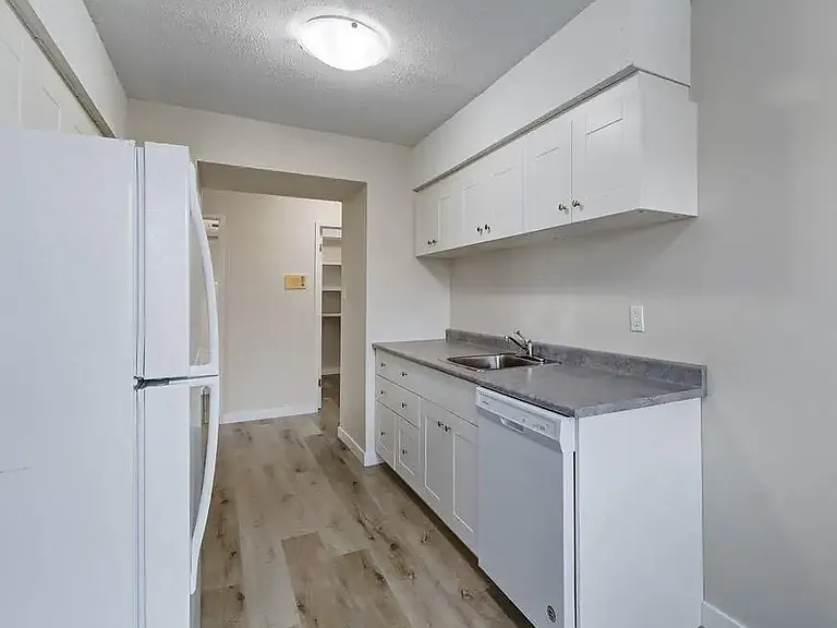 401 Central Ave — Photo 1