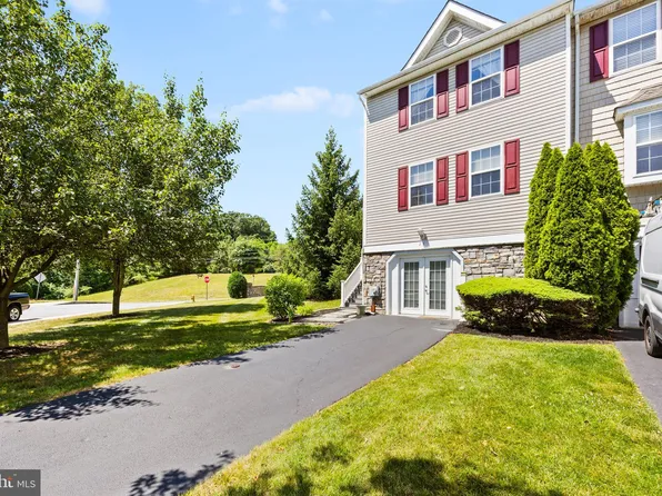 15 Hoag Ln, Aston, PA 19014