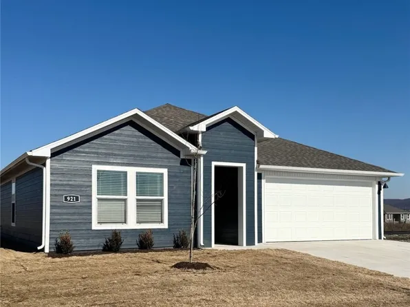 921 Hudson St, Prairie Grove, AR 72753