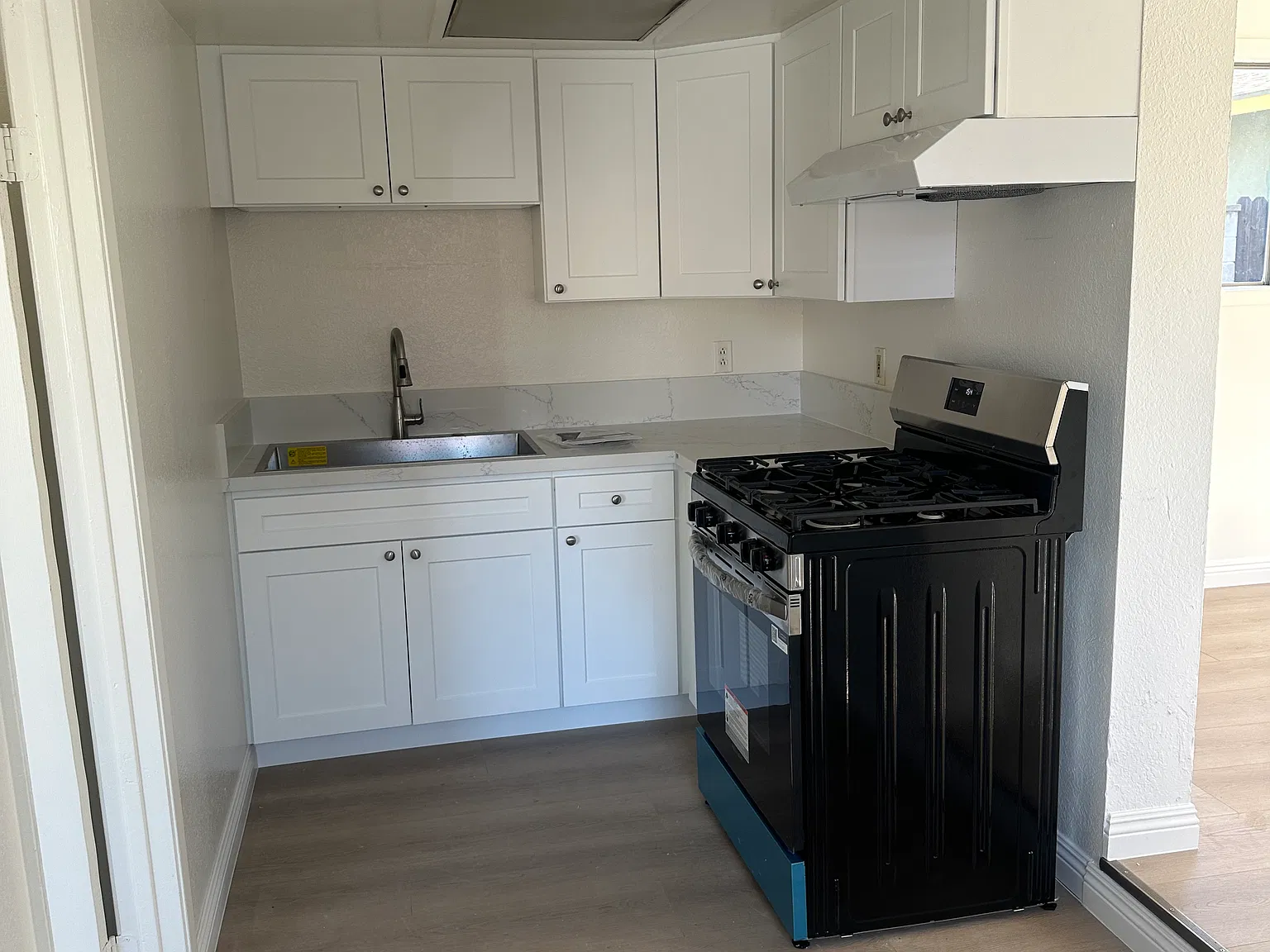 1 bed, 450 sqft, $1,765 — Photo 2