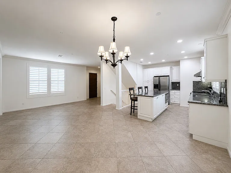 827 Terrace Ln E #10 — Photo 10