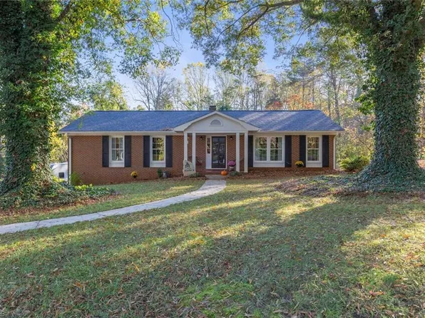 4465 Langhorne Dr, Winston Salem, NC 27106