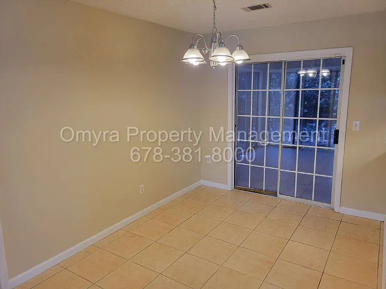 1060 Hillsborough Chase NW — Photo 8