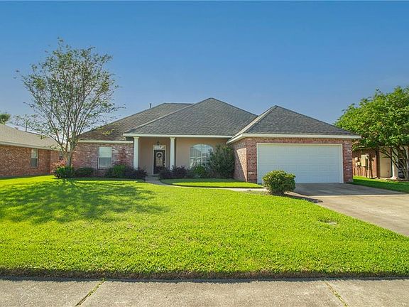2nd image of 300 Oak Point Dr