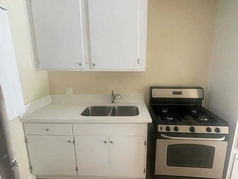 1211 W 37th Pl — Photo 10