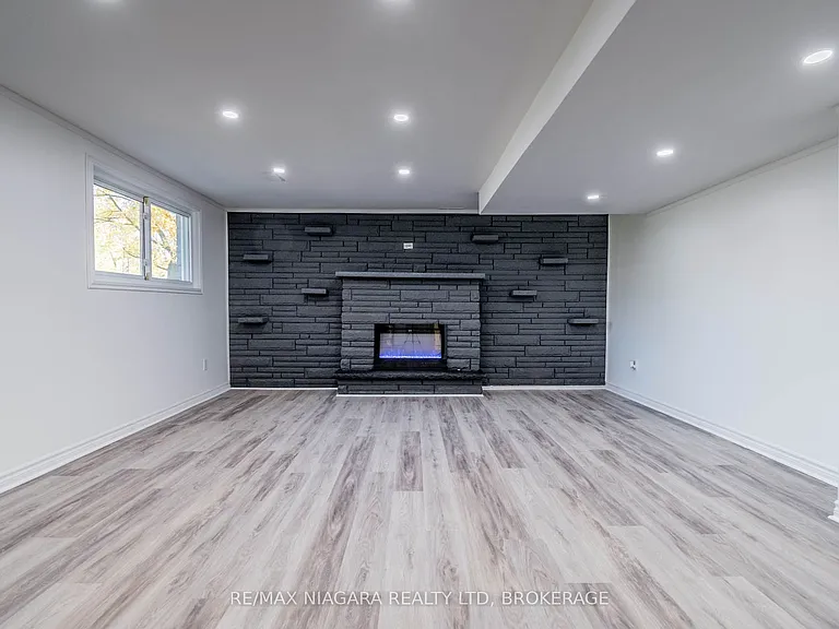 22 Chantler Rd #LOWER — Photo 3