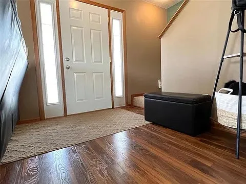 3 bed, 1900 sqft, $2,300 — Photo 2