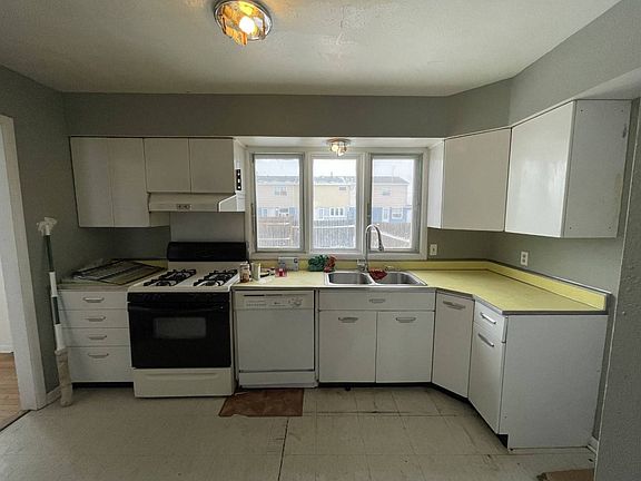 4th image of 378 Poplar St #A