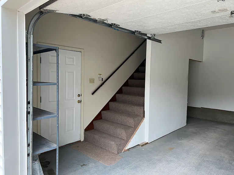 213 W Stone St #4 — Photo 2