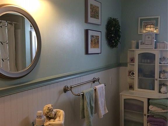 4th image of 1048 Castlebar Dr