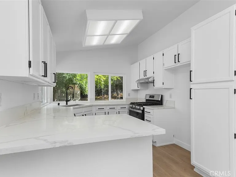 39585 Oak Cliff Dr — Photo 6