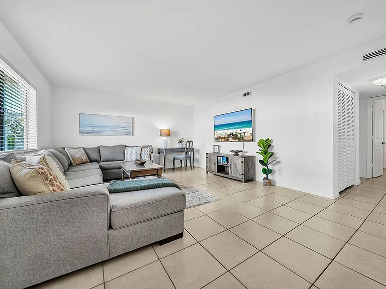 4625 Bayshore Dr #D3 — Photo 2
