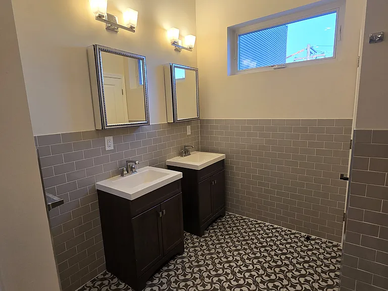 2533 Poplar St #302 — Photo 8