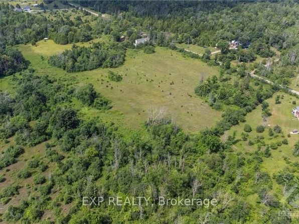 601 Weedmark Rd #1, Montague, ON K7A 4S6