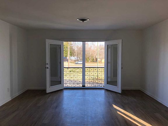 3rd image of 1302 Mercury Blvd