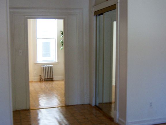 BEDROOM W/CLOSET / NATURAL LIGHTING