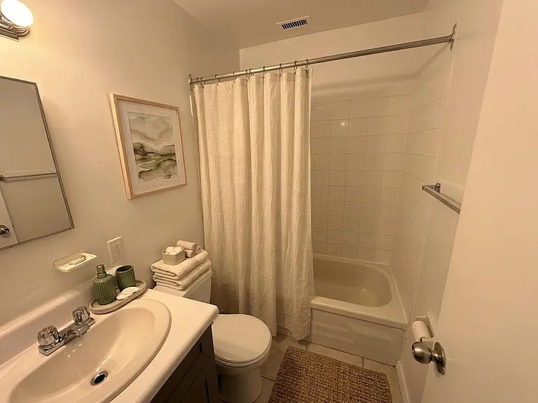 86 Oakville Ave — Photo 5