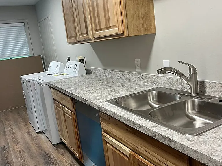 1404 Toole Ave — Photo 24