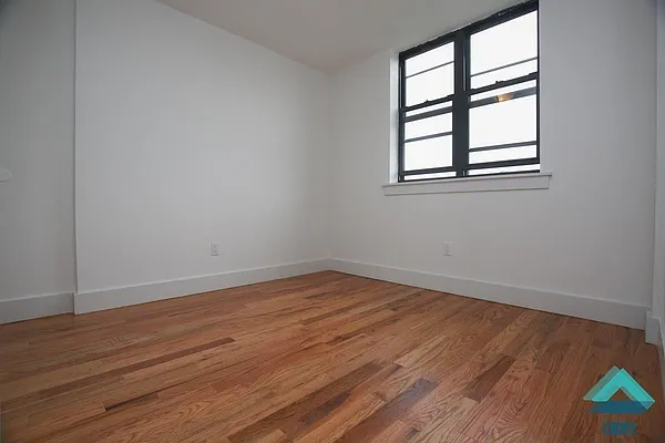 Rented by EXR | media 10