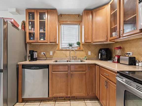 4th image of 2625 Westbrook Dr