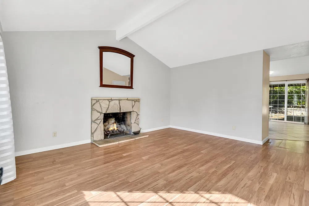 3 bed, 1280 sqft, $2,500 — Photo 3