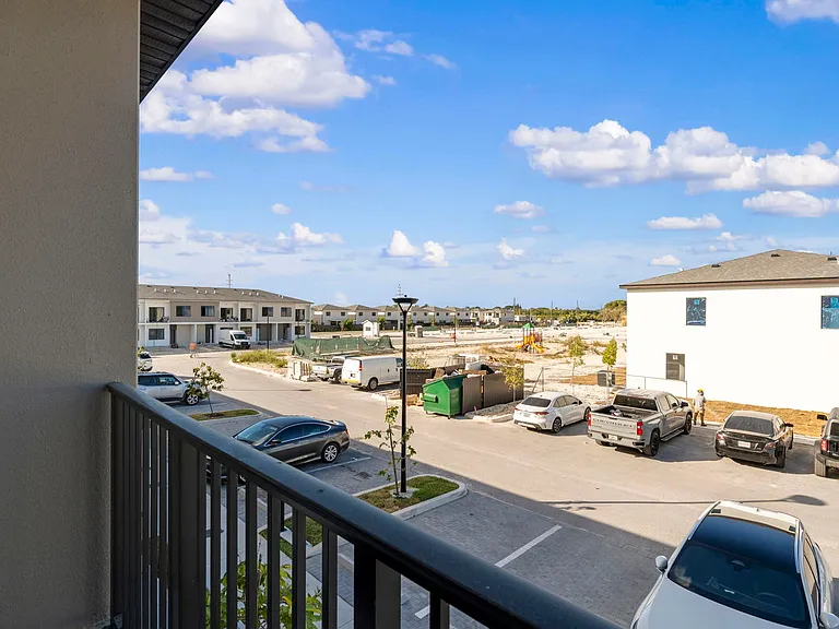 415 NW 13th Ct — Photo 38