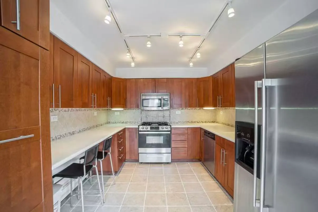 2 bed, 1200 sqft, $2,450 — Photo 4
