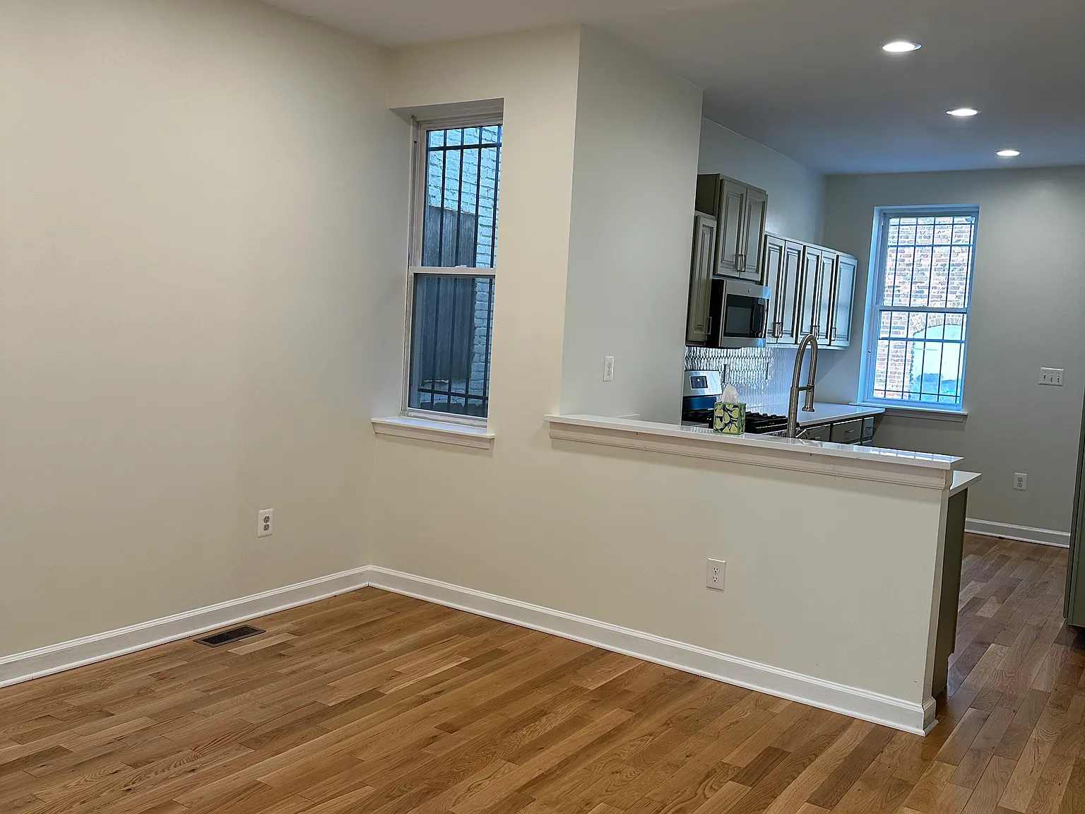 3 bed, 1.5 bath, 1344 sqft, $2,150 — Photo 3