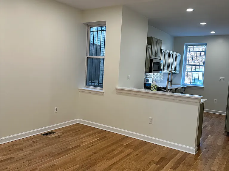 444 E Lorraine Ave — Photo 3