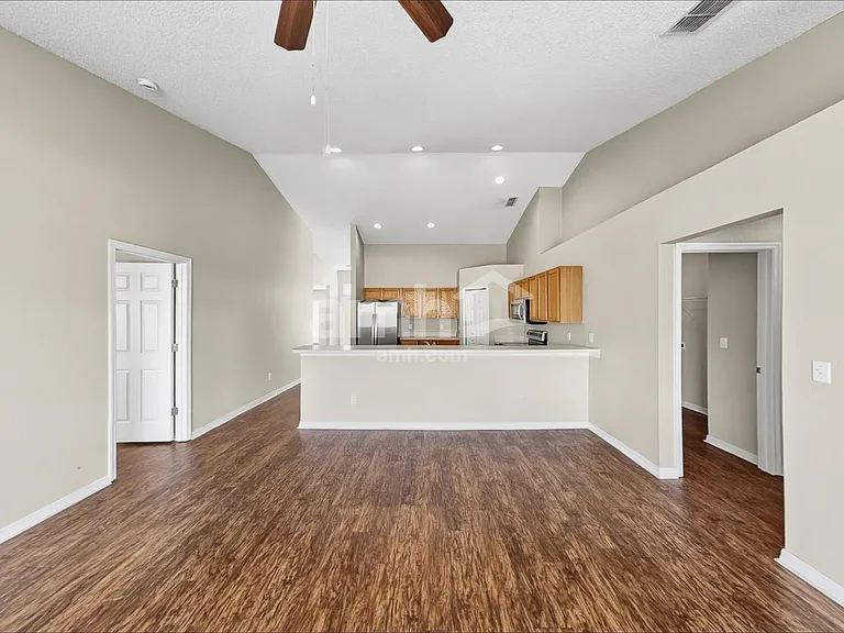 315 Colony Ct — Photo 6