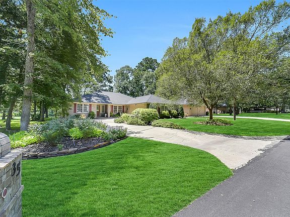 3rd image of 35 Blush Hill Dr